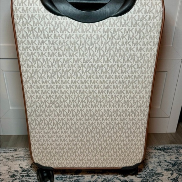 - Michael kors suitcase - Picture 2 of 10